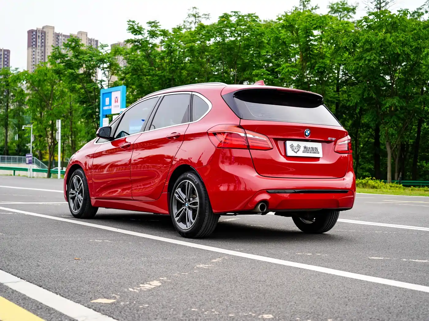 BMW 2 Series Touring 2019 218i Premium Sport Package фото 4