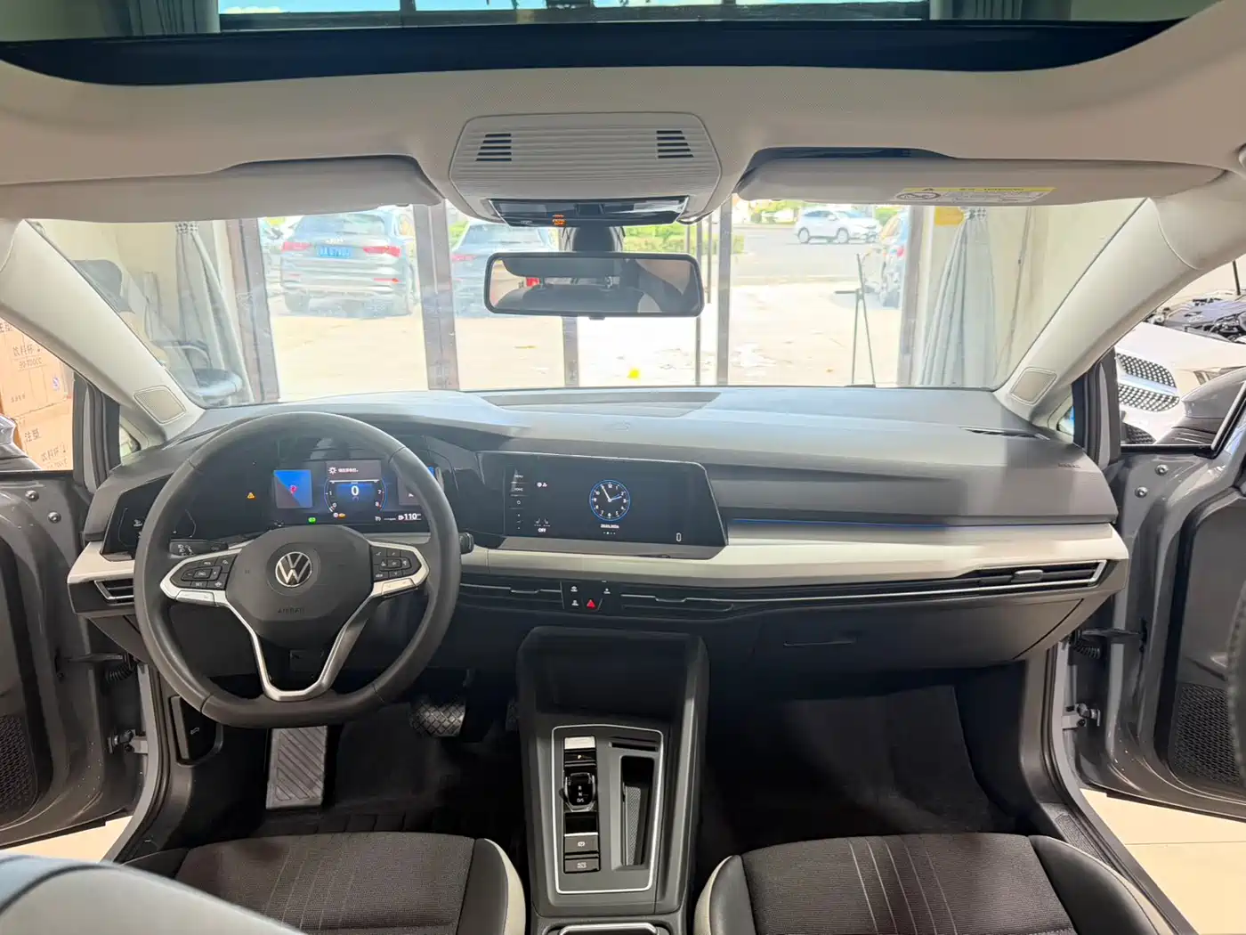 Volkswagen Golf 2023 Facelift 280TSI DSG Pro фото 22