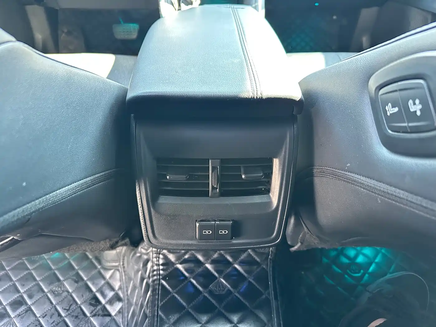 Toyota Avalon 2022 2.5L Luxury Edition фото 11