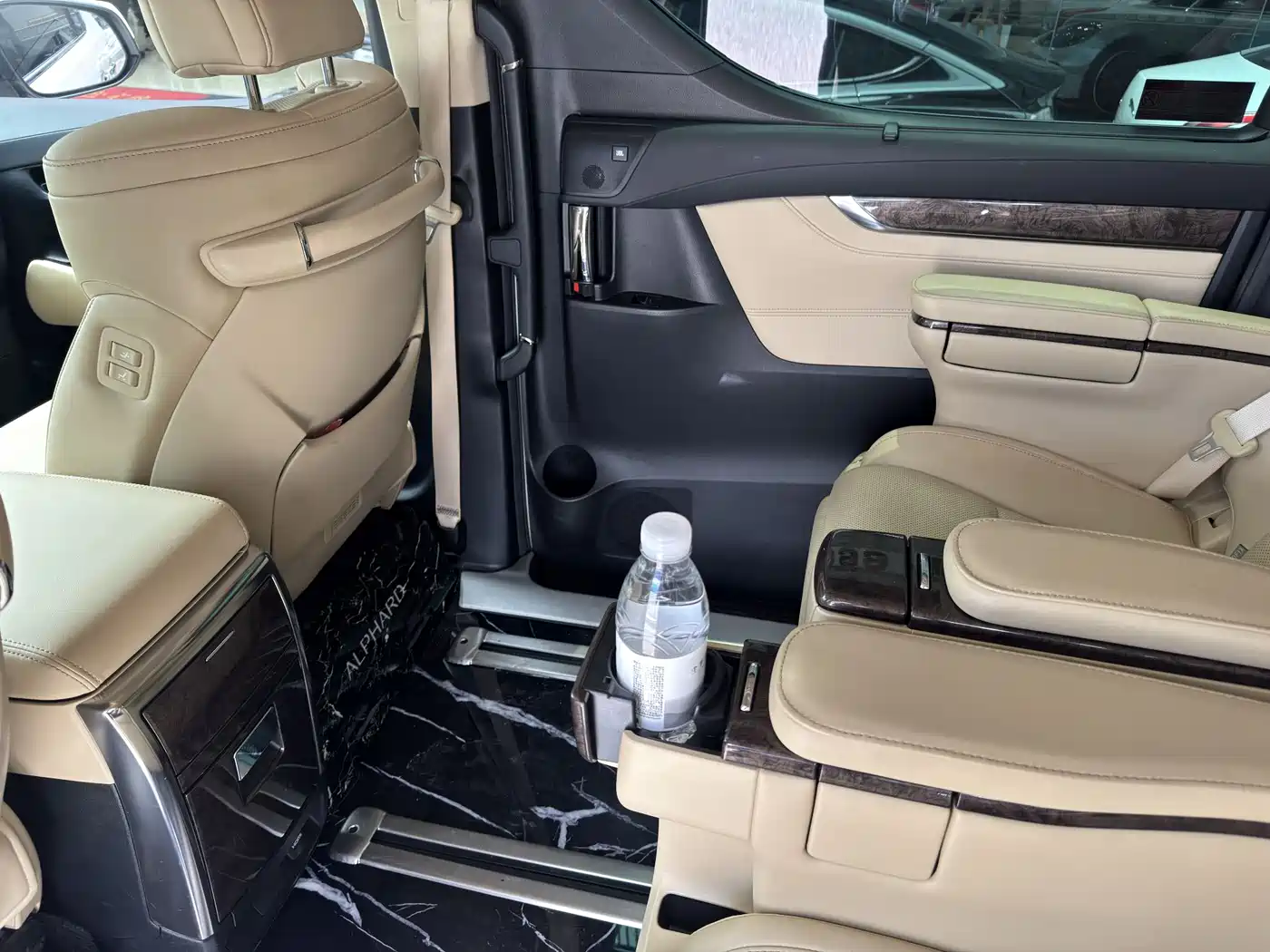 Toyota Alphard 2021 Hybrid 2.5L Ultimate фото 18