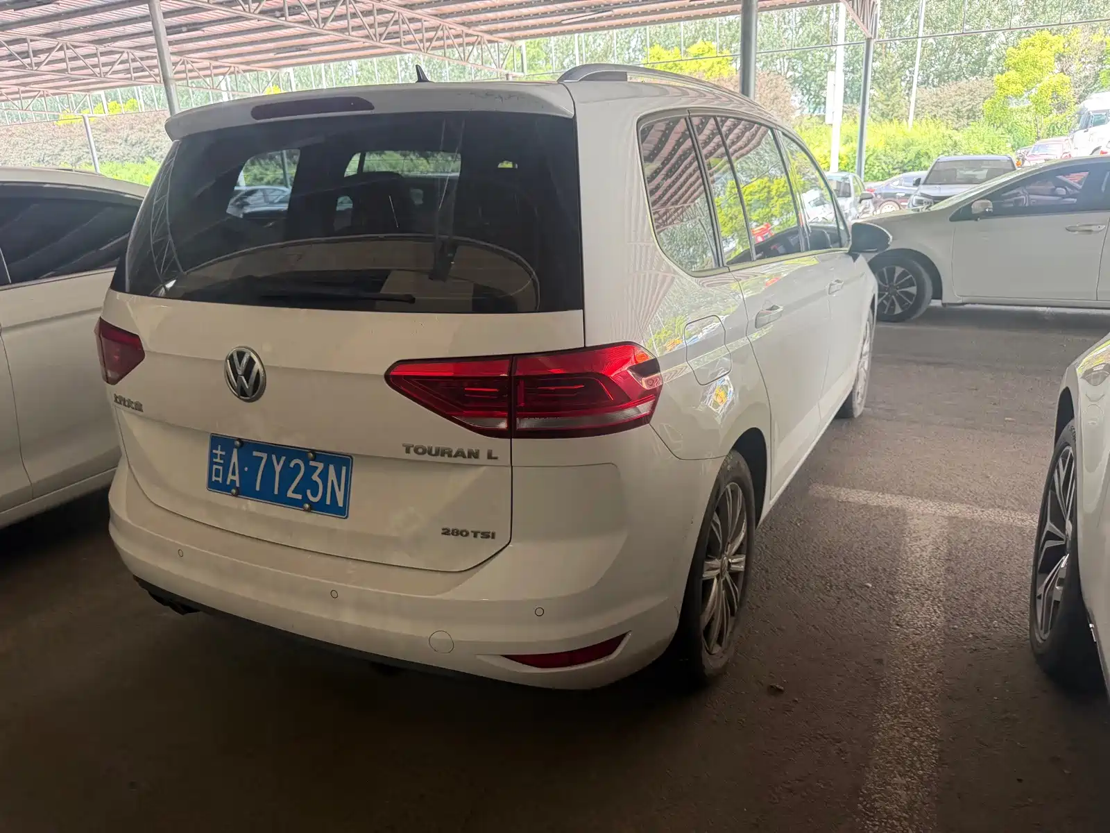 Photo 4 - Volkswagen Touran