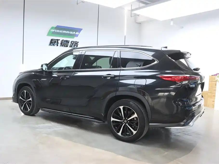 Toyota Crown Kluger 2021 2.5L HEV AWD Flagship Edition фото 7
