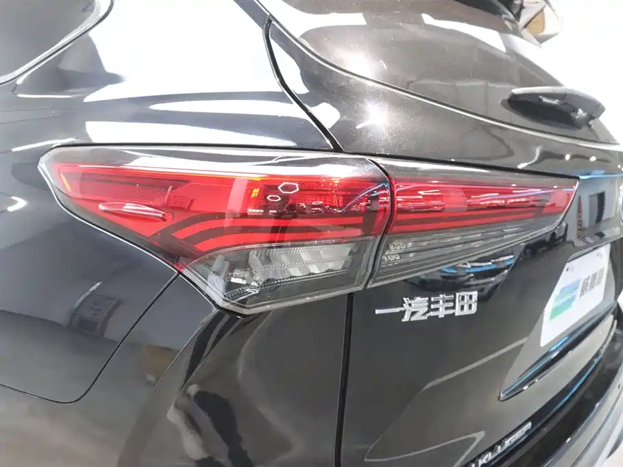Toyota Crown Kluger 2021 2.5L HEV AWD Flagship Edition фото 33