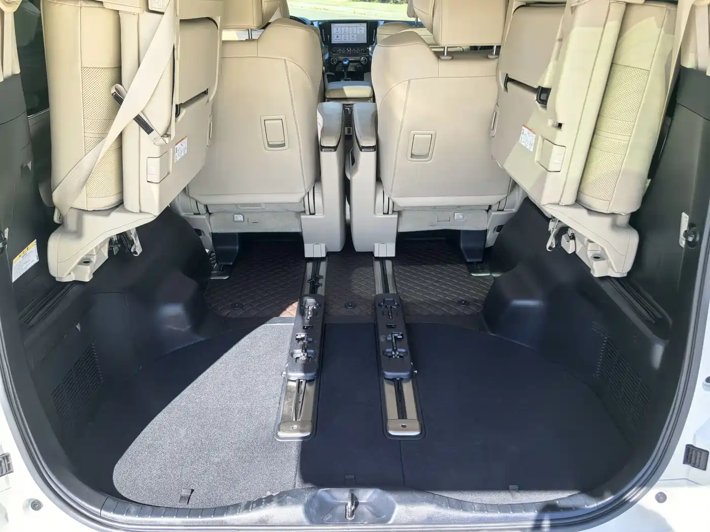 Toyota Alphard 2021 Hybrid 2.5L Premium фото 19