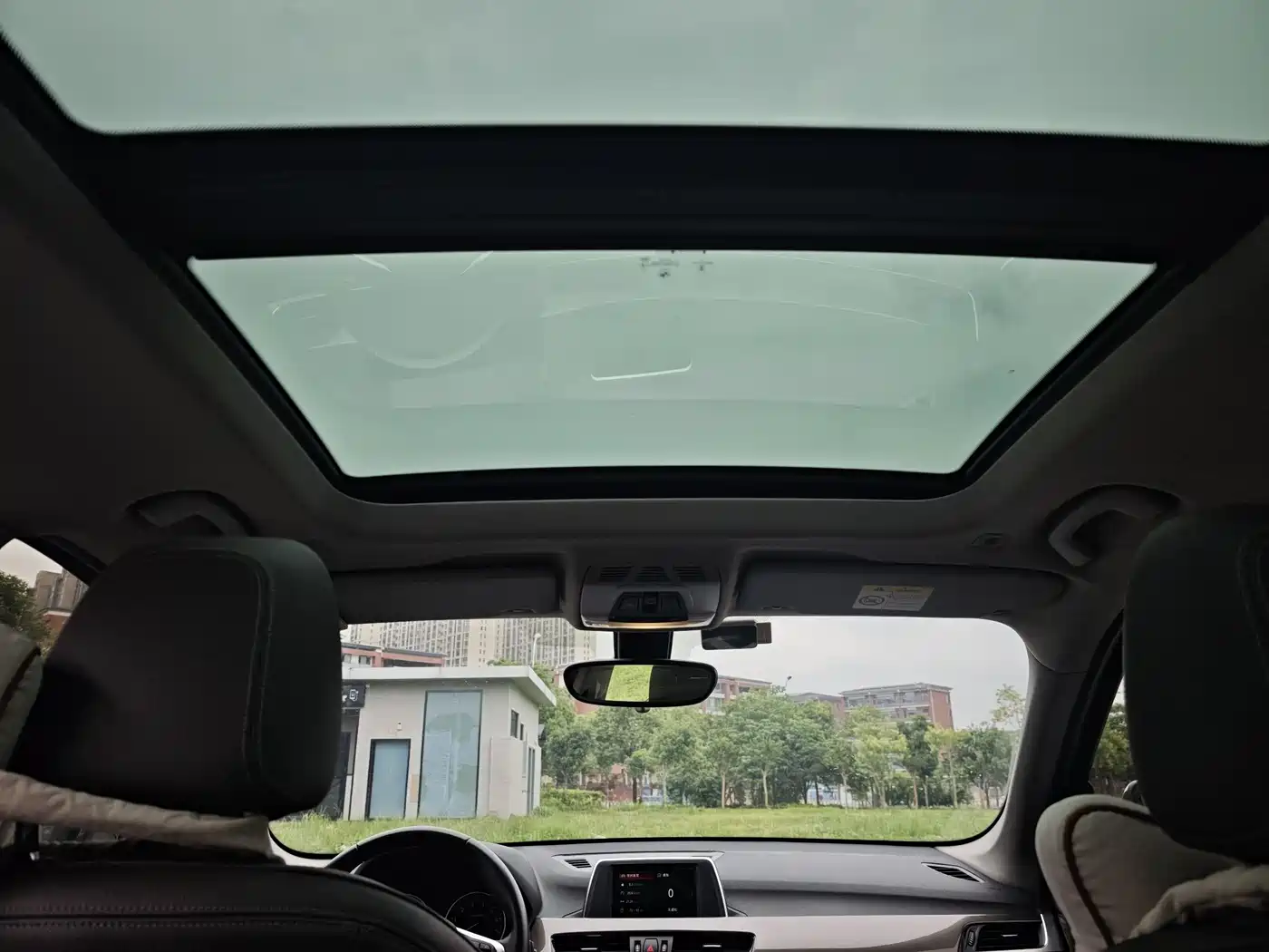 BMW X1 2018 sDrive18Li Premium Model фото 11