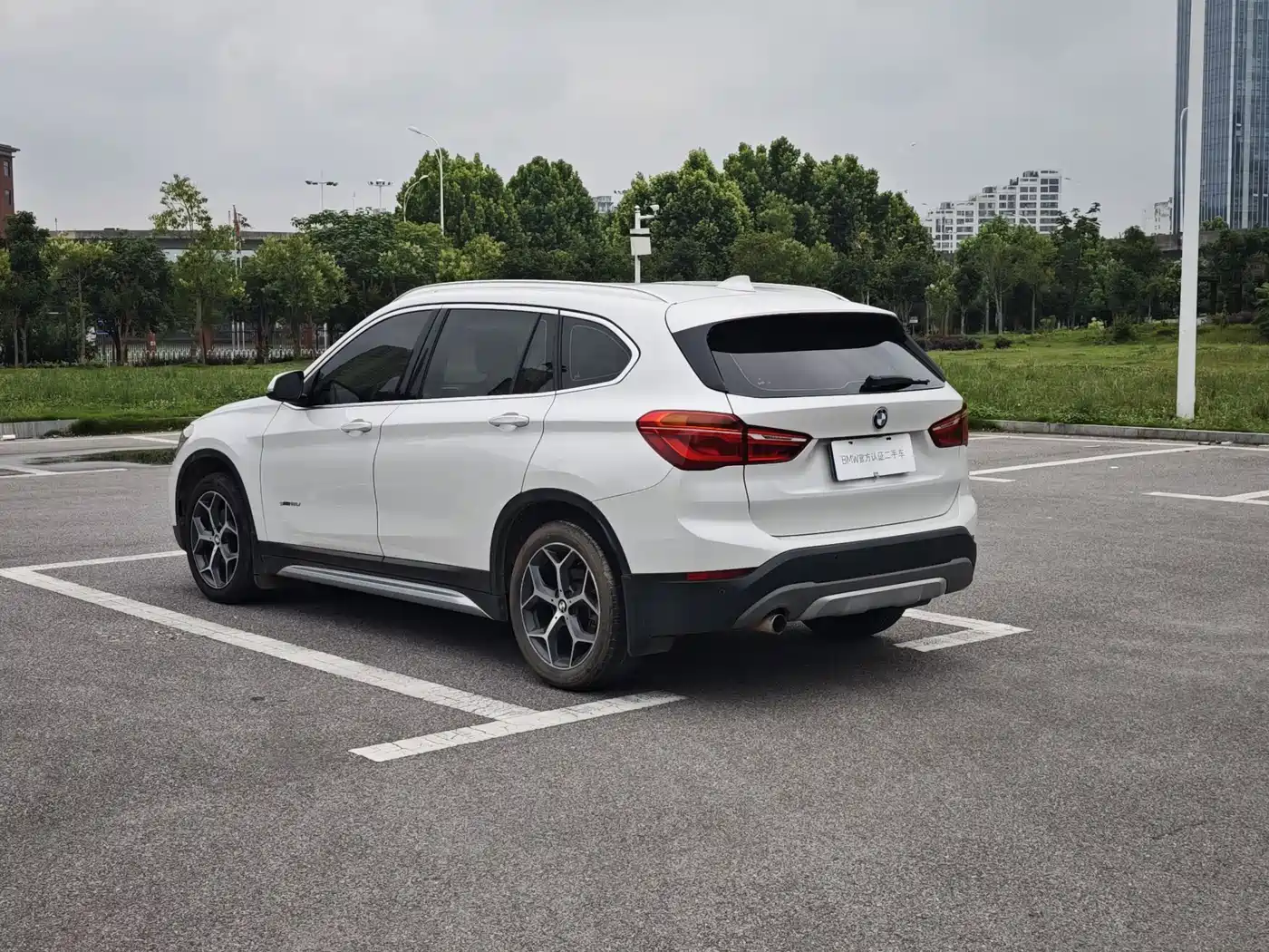 BMW X1 2018 sDrive18Li Premium Model фото 14
