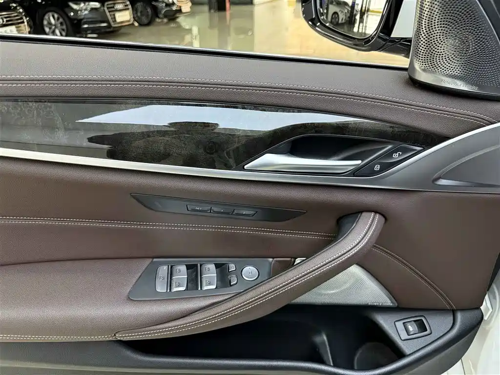 BMW 5 Series 2022 525Li M Sport Package фото 14