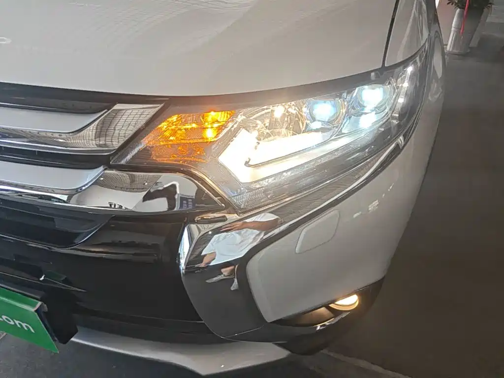 Mitsubishi Outlander 2017 2016 2.4L 4WD Elite Edition 5-seater