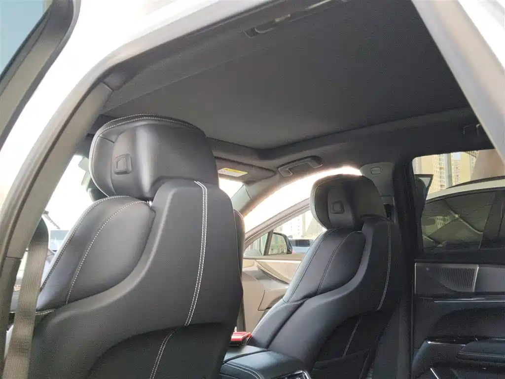 Cadillac XT5 2025 2.0T Premium Model фото 18