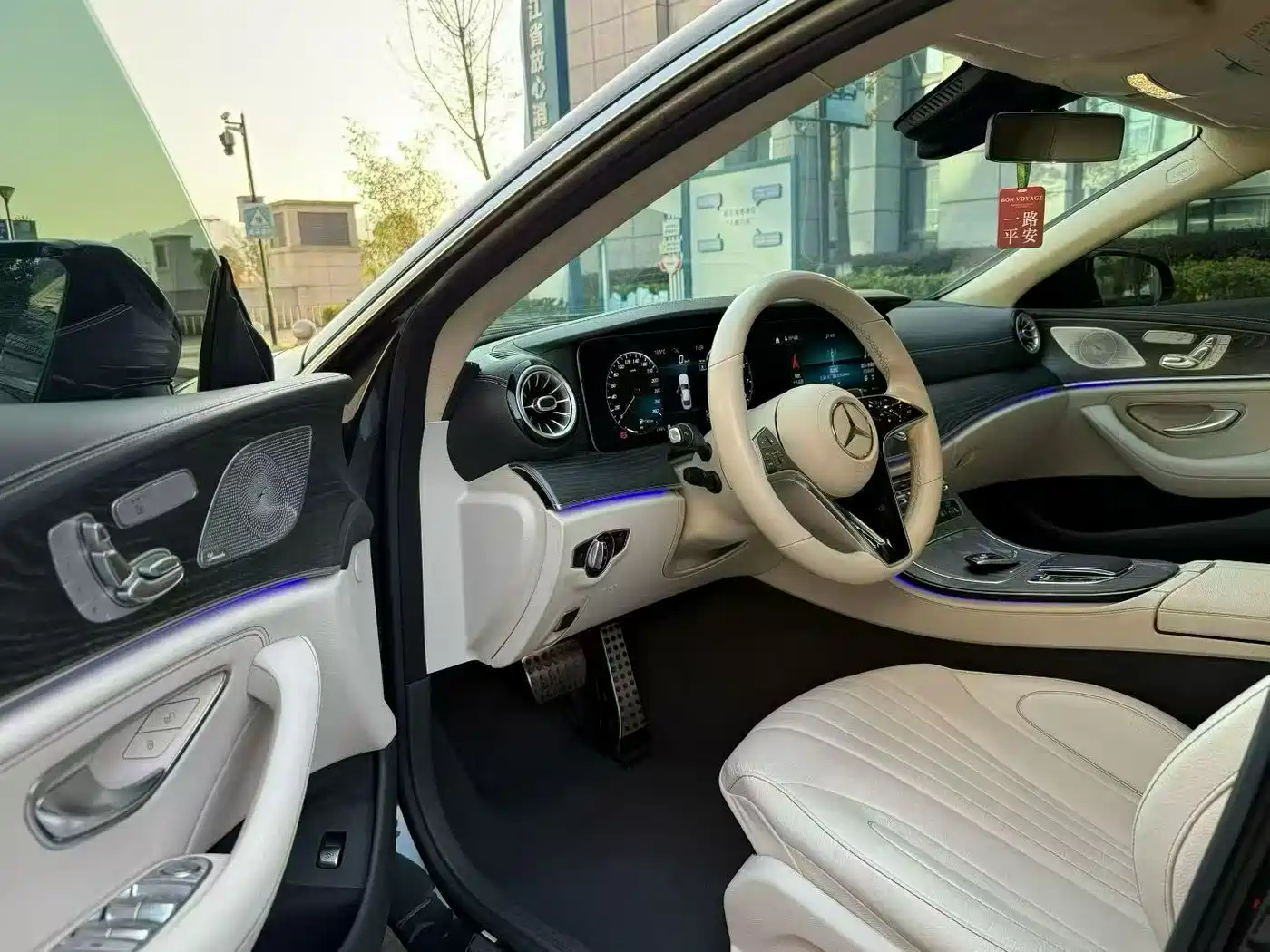 Mercedes-Benz CLS 2023 Model CLS 300 Luxury Version фото 5