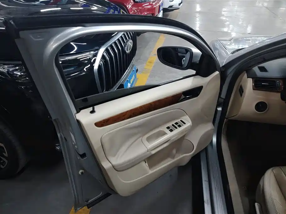 Volkswagen Bora 2012 1.6L Automatic Comfort Value Edition фото 7