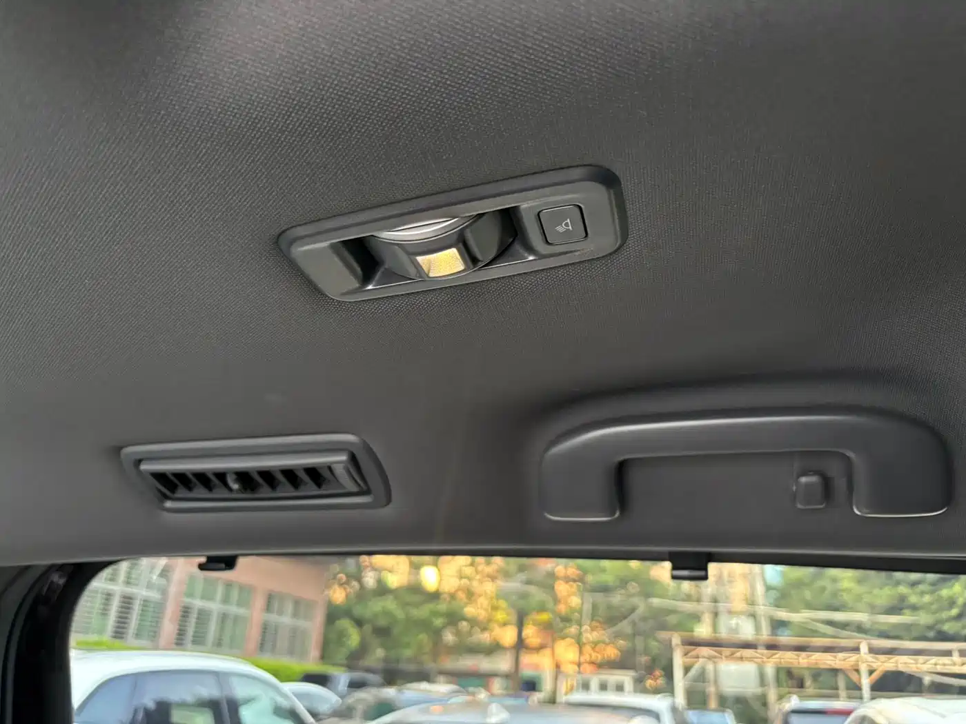 Toyota Sienna 2023 2.5L Hybrid Premium Edition фото 27