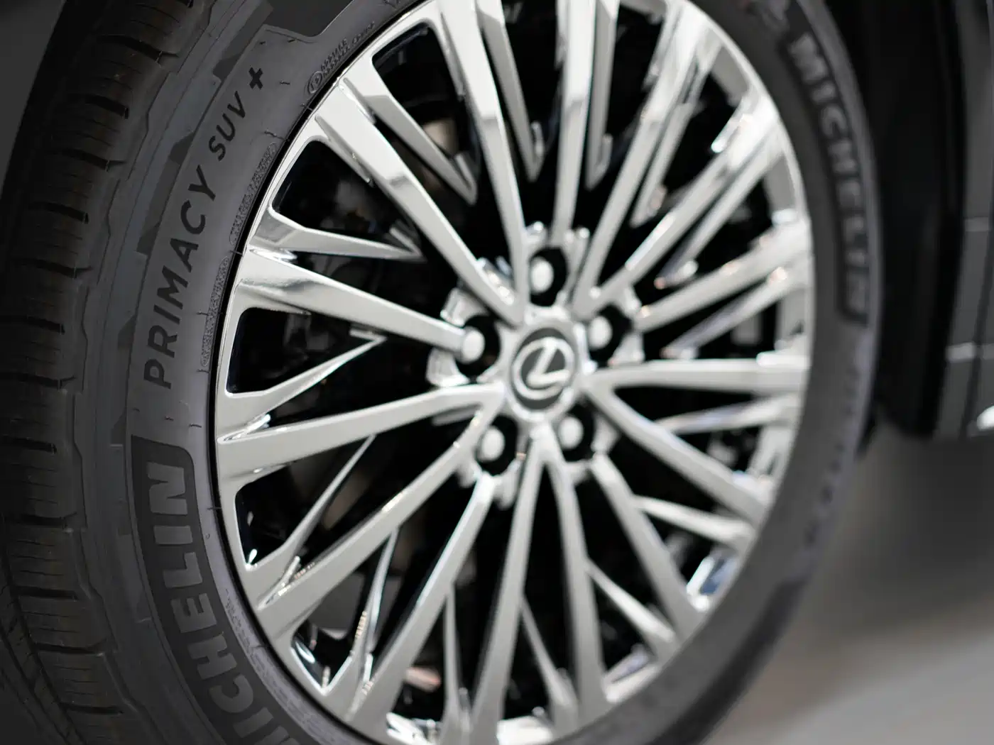 Lexus LM 2025 Model 500h Six-Seater Prestige Edition фото 2