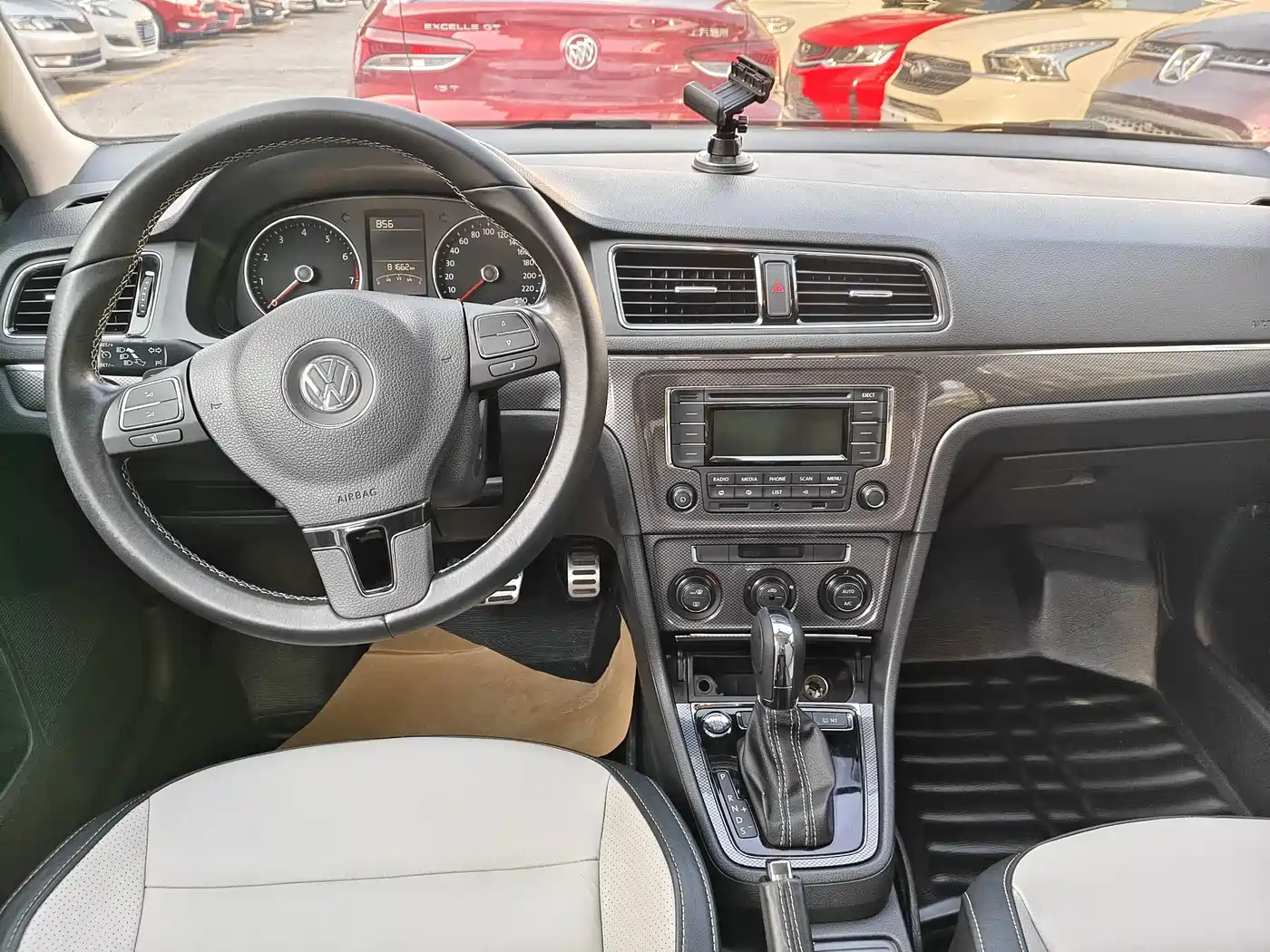 Volkswagen Gran Lavida 2015 2014 1.6L Auto
