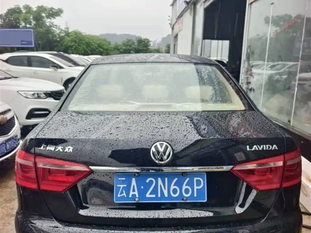 Volkswagen Lavida 2013 Facelift Classic 1.6L Manual Comfort фото 3