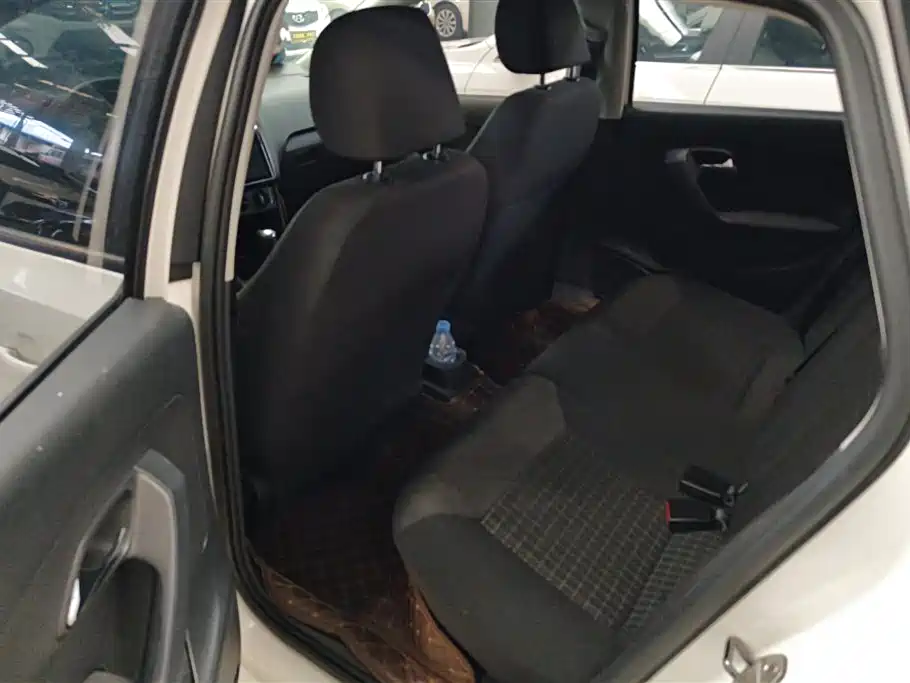 Volkswagen Polo 2016 1.6L Automatic Comfort фото 11