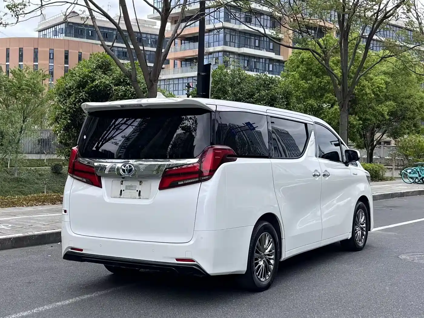 Toyota Alphard 2021 Hybrid 2.5L Premium фото 5