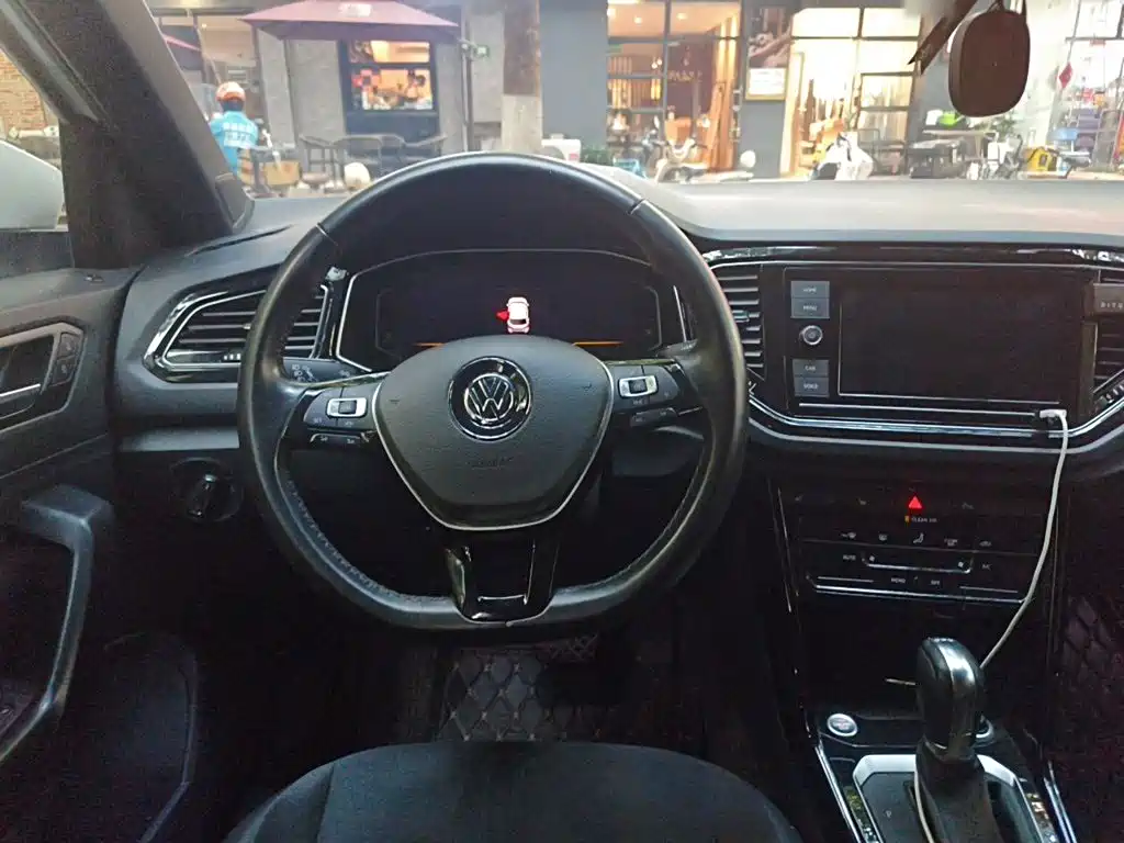 Photo 3 - Volkswagen T-ROC