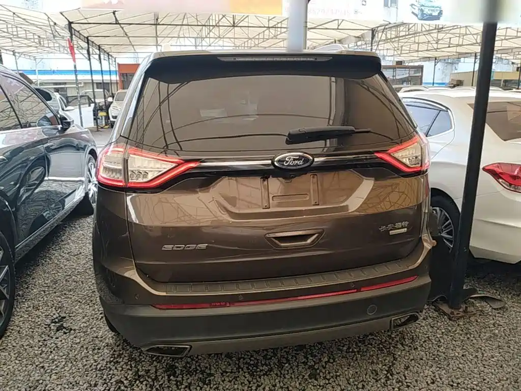 Фото 6 - Ford Edge