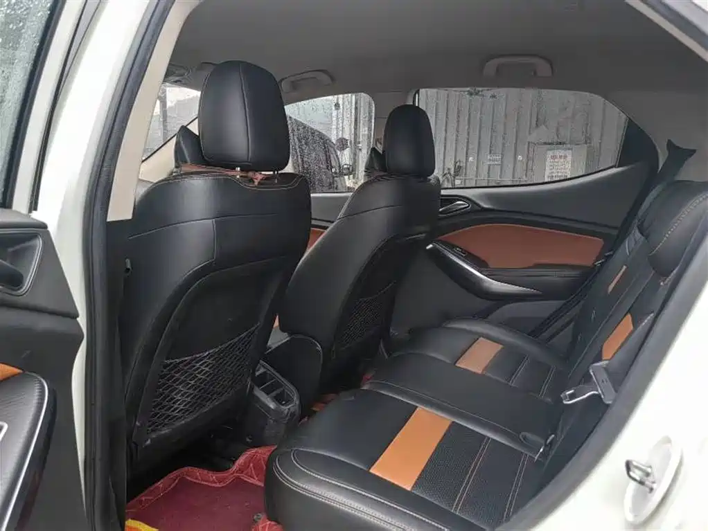 BYD Yuan 2016 1.5L Manual Luxury фото 7