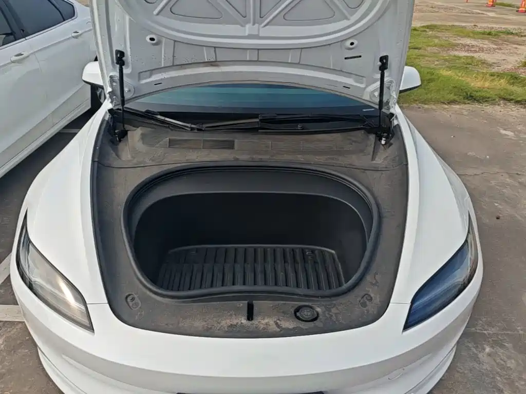 Фото 20 - Tesla Model 3
