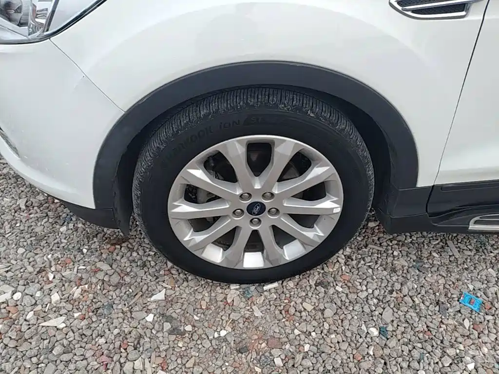 Фото 23 - Ford Kuga