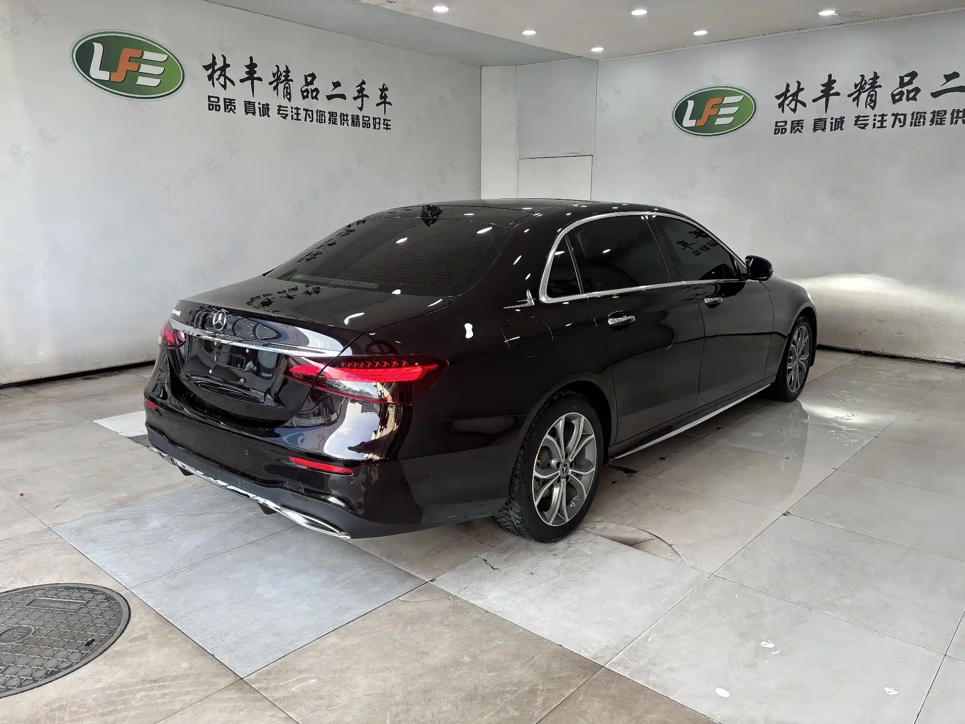 صورة 7 - Mercedes-Benz E-Class