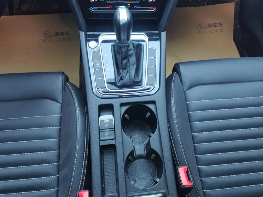 Volkswagen Magotan 2020 330TSI DSG Leading фото 16