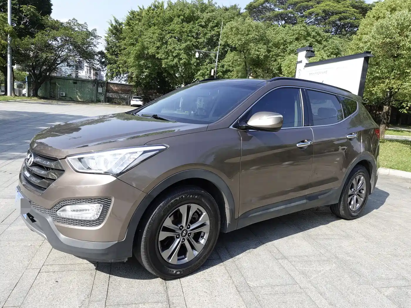 Hyundai Santa Fe 2013 Model 2.4L Automatic 2WD Smart