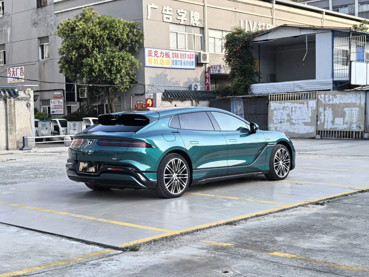 Denza Z9GT 2026 2026 Model Yi San Fang Flash Charge Performance Edition