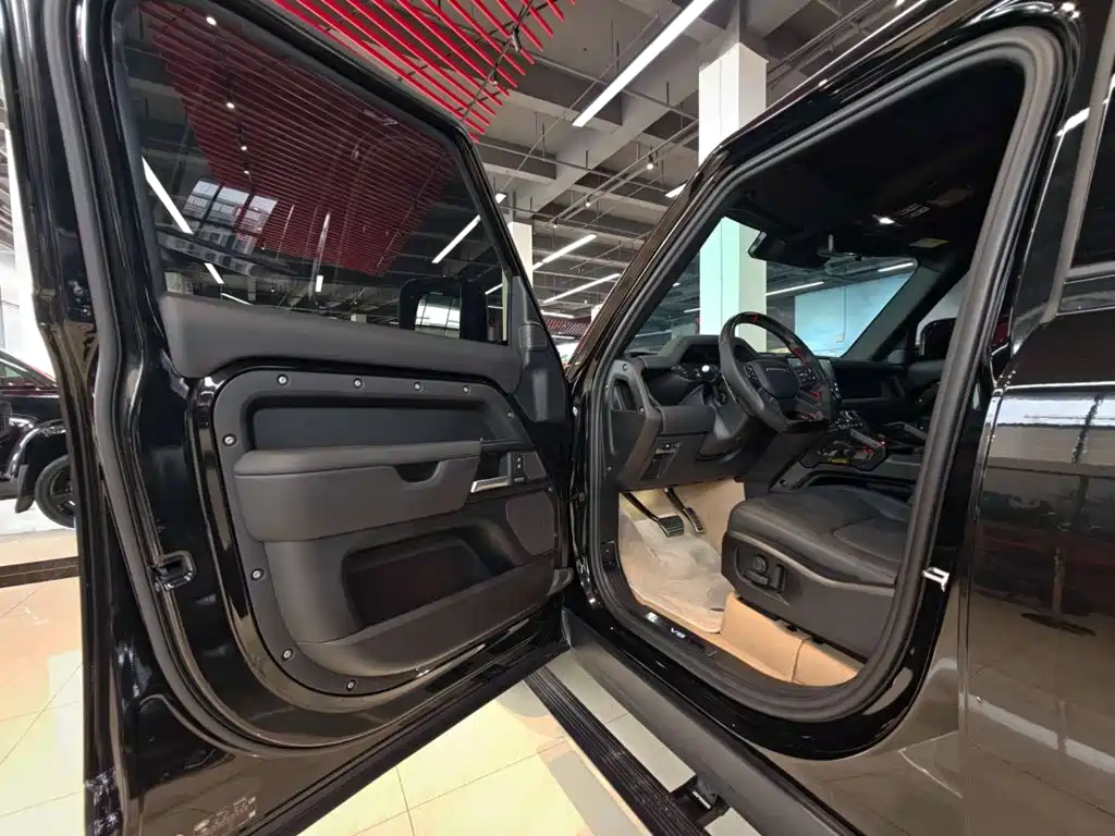 Фото 38 - Land Rover Defender