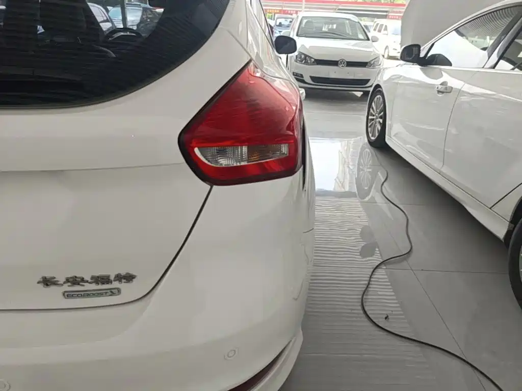 Фото 8 - Ford Focus