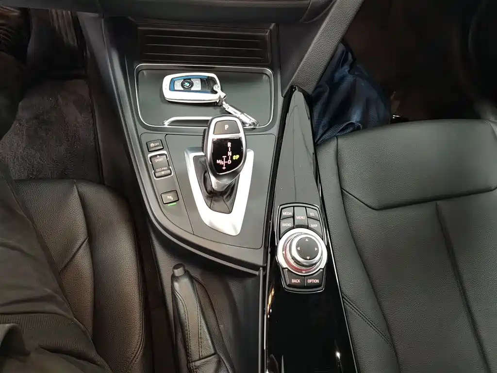 BMW 3 Series 2017 320Li M Sport фото 10