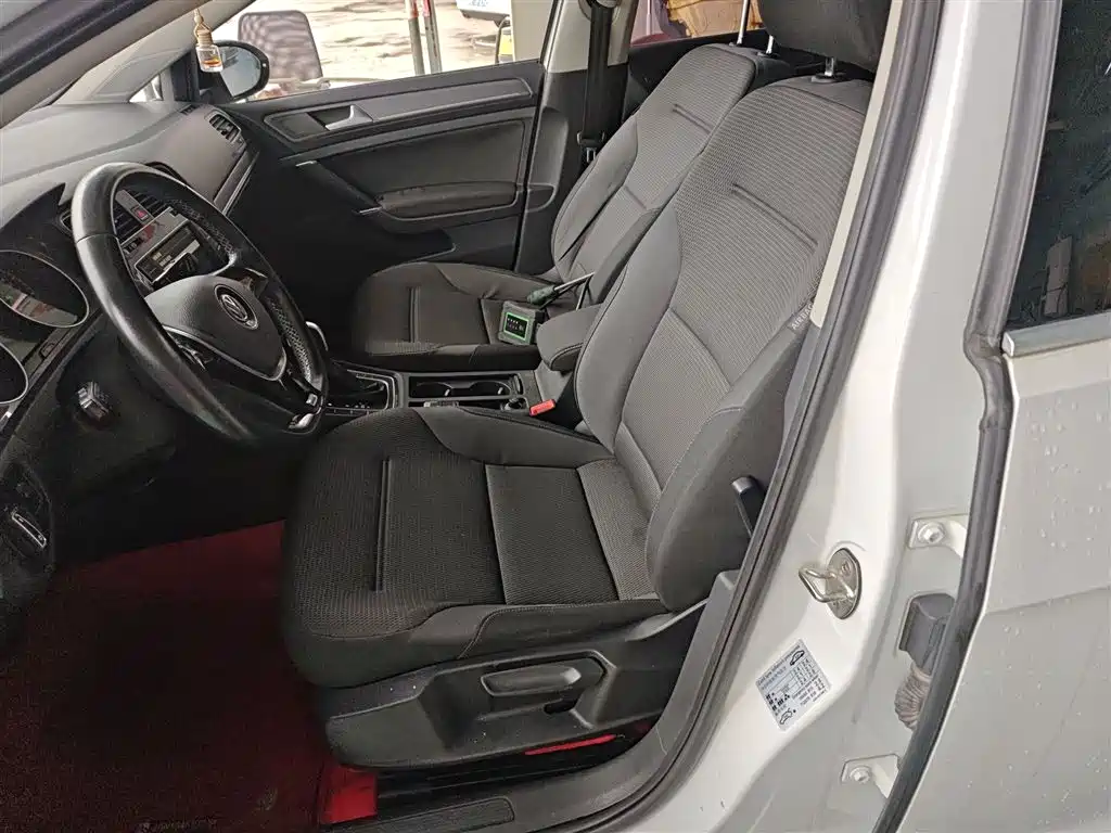 Volkswagen Golf 2017 230TSI Auto Comfort Millionth Anniversary Edition фото 15