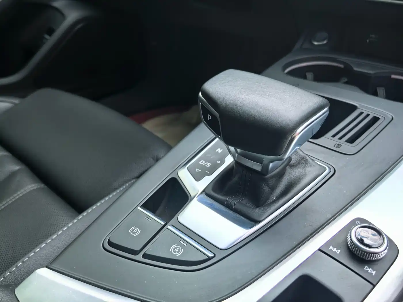 Audi A4L 2022 40 TFSI Luxury Dynamic фото 14