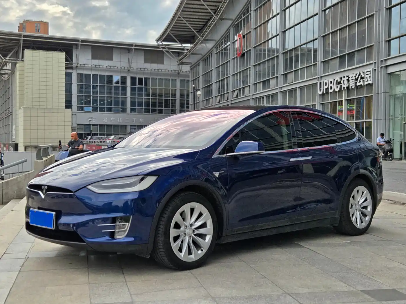 TESLA MODEL X