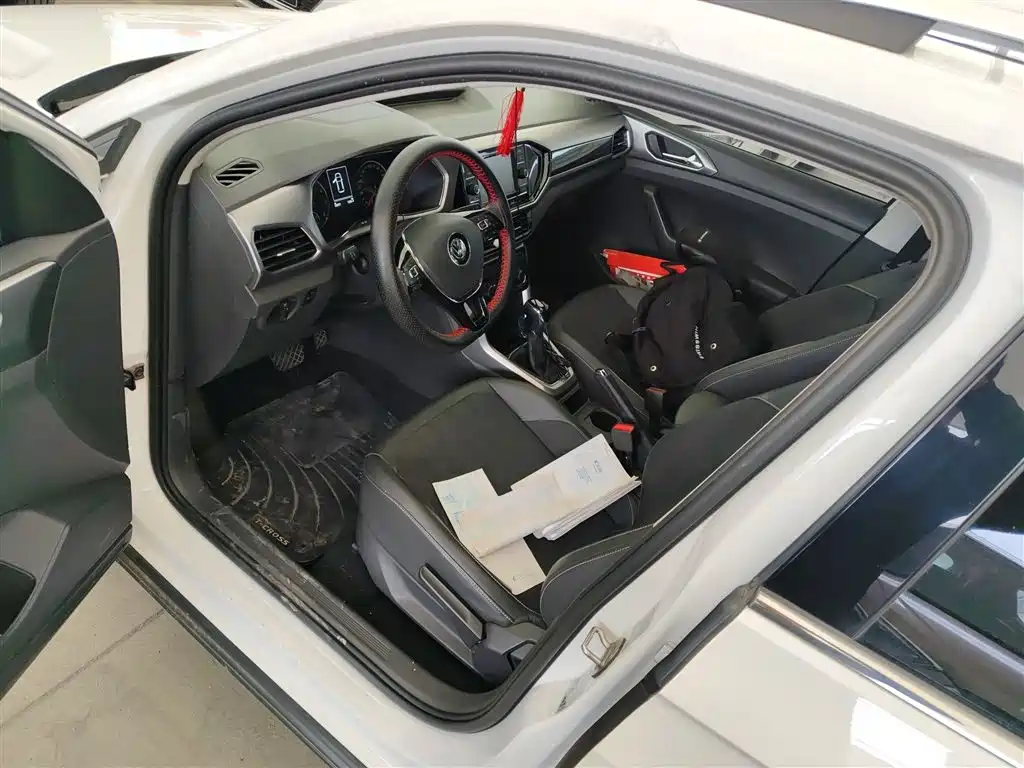 Volkswagen T-Cross 2019 1.5L Automatic Comfort Edition фото 12