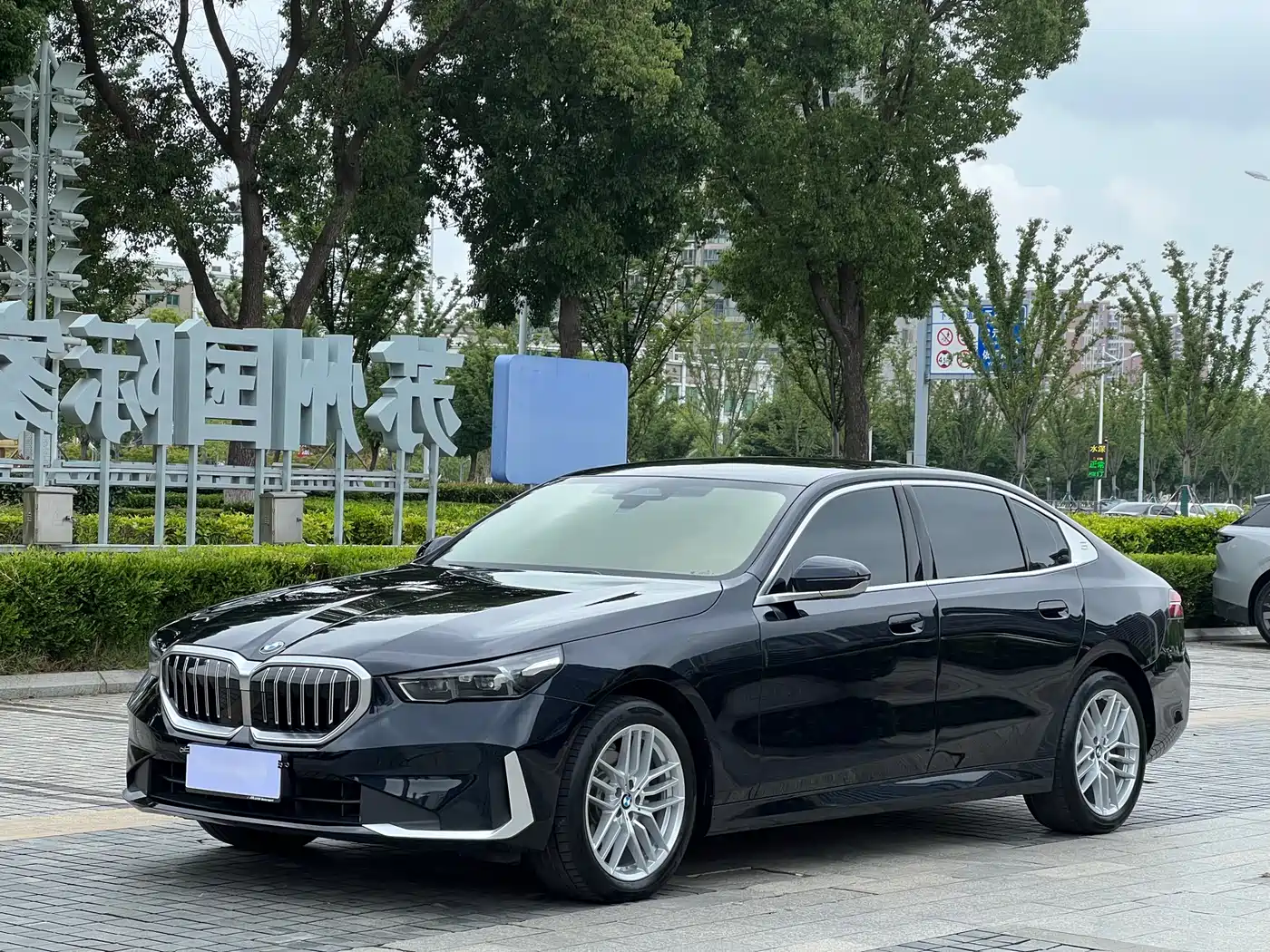 BMW 5 Series 2024 525Li M Sport Package