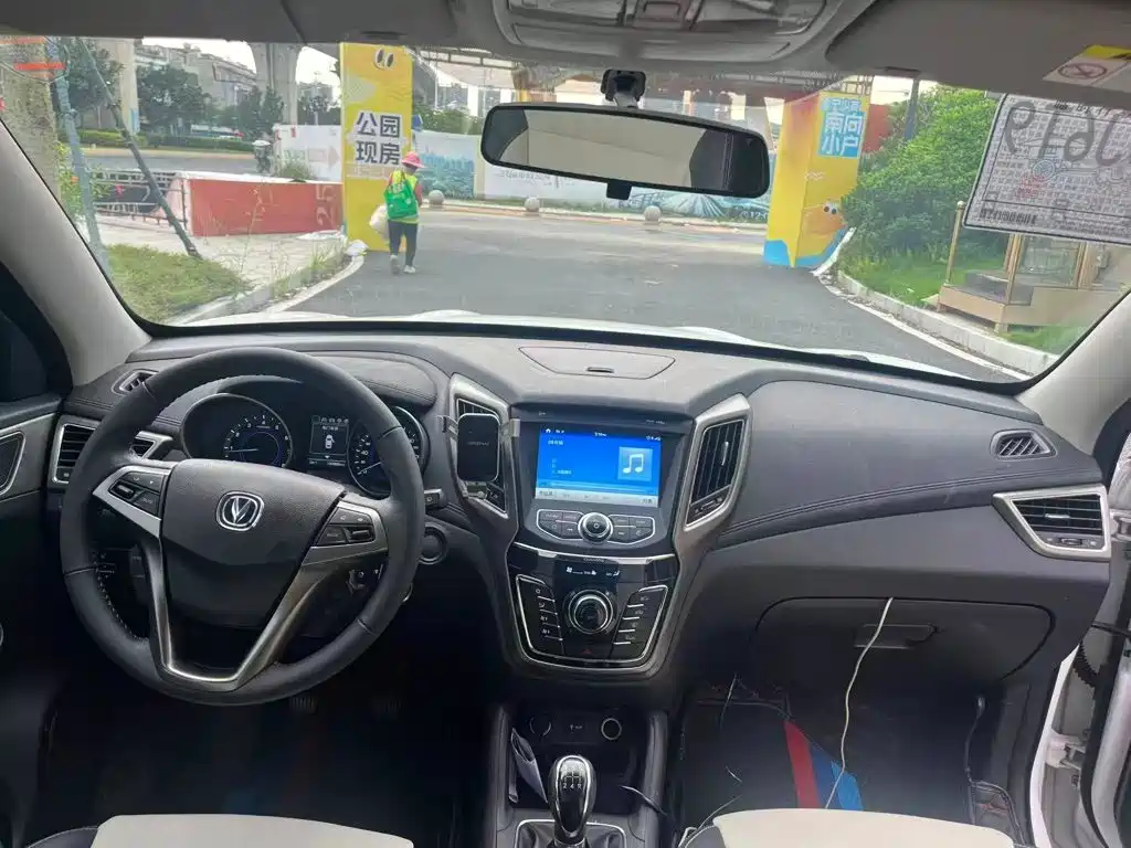 Фото 6 - Changan CS35