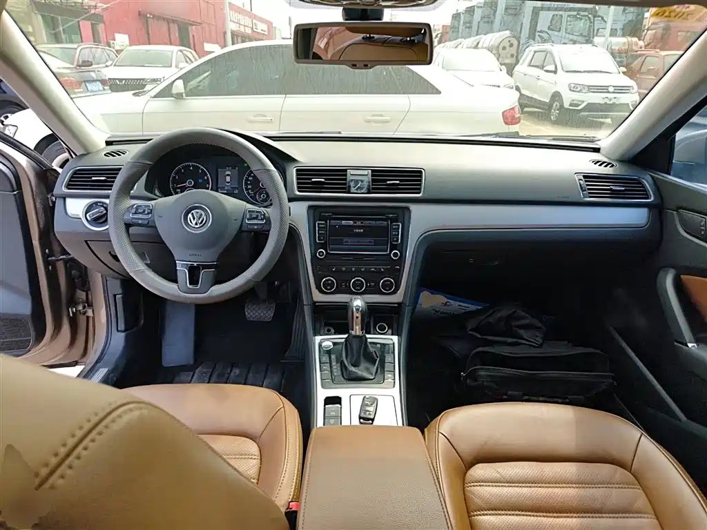 Volkswagen Passat 2014 1.8TSI DSG Executive Edition фото 6