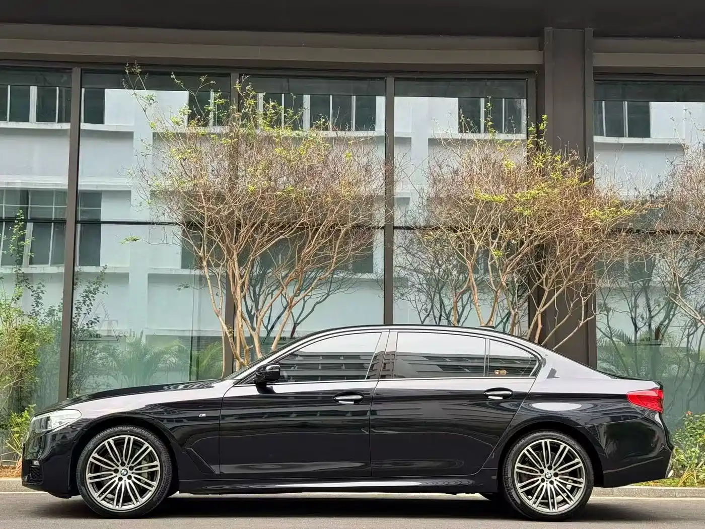 BMW 5 Series 2018 Facelift 530Li Leading M Sport Package фото 3