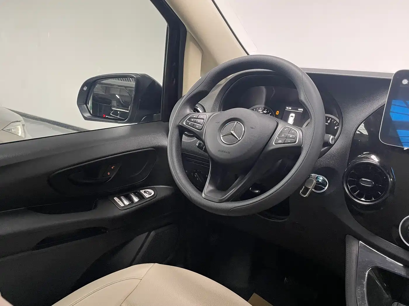 Mercedes-Benz Vito 2023 2.0T Elite 7-Seater фото 14