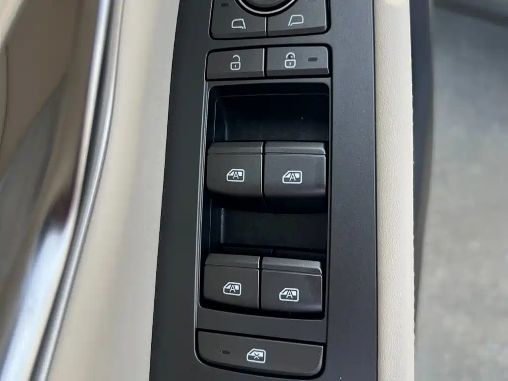 BYD Qin L 2026 DM-i 210KM Yun Nian Edition фото 10