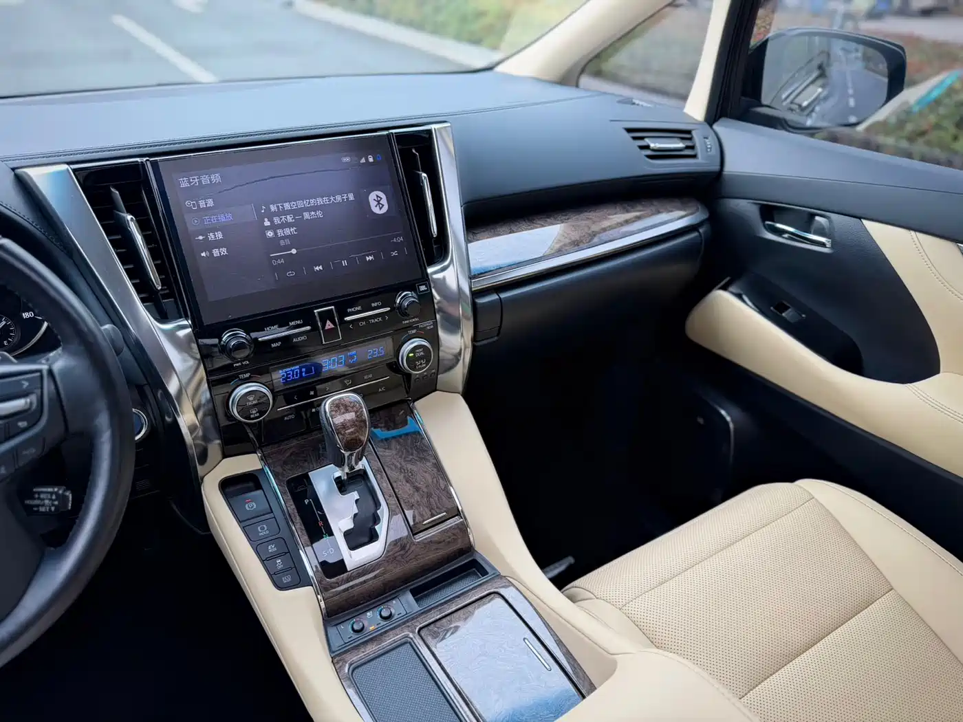 Toyota Alphard 2021 Hybrid 2.5L Premium фото 9