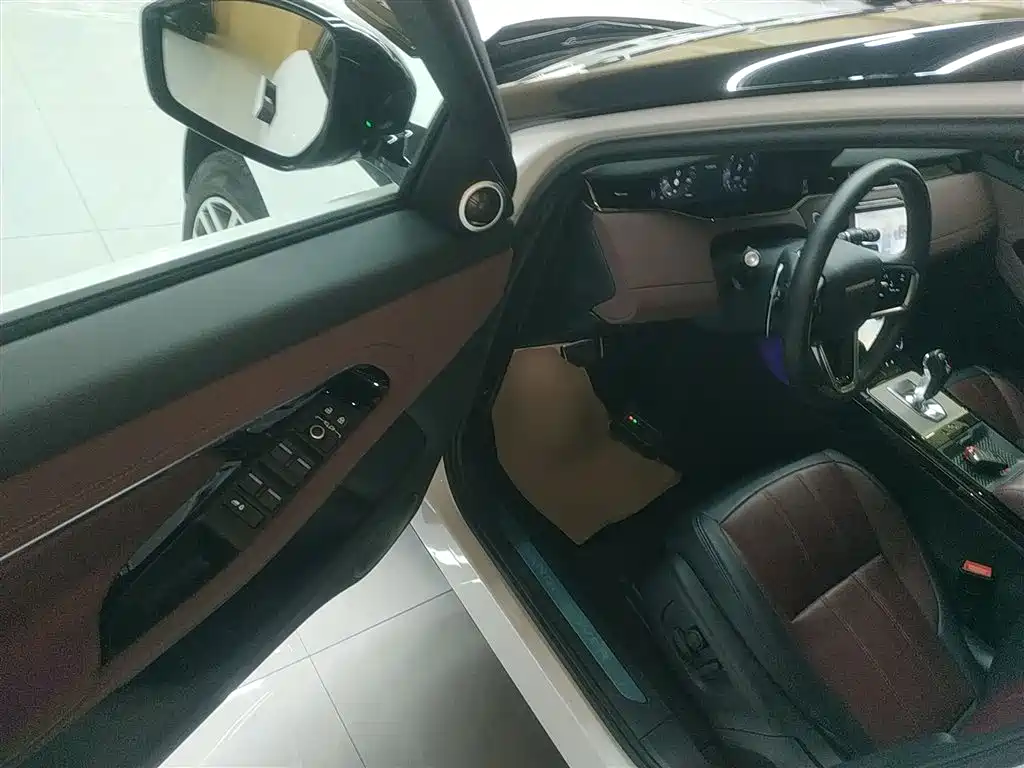 Land Rover Range Rover Evoque 2023 Range Rover Evoque L 249PS Luxury Edition фото 9