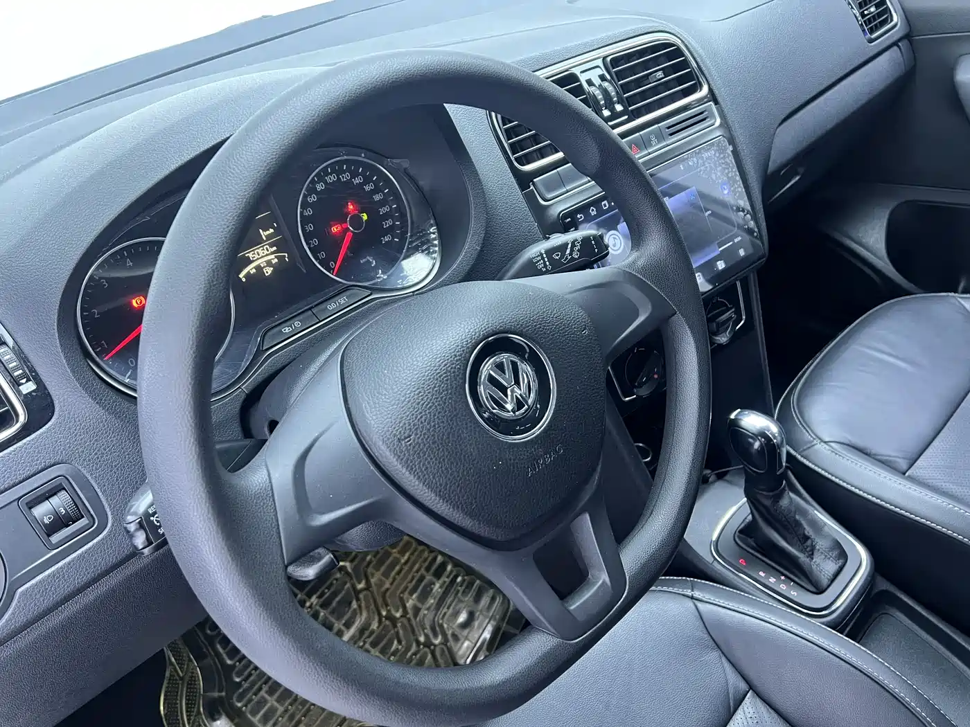 Volkswagen Polo 2014 1.6L Automatic 30th Anniversary Edition фото 21