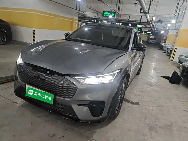 Ford Mustang Mach-E Задний привод, Люкс, увеличенный запас хода