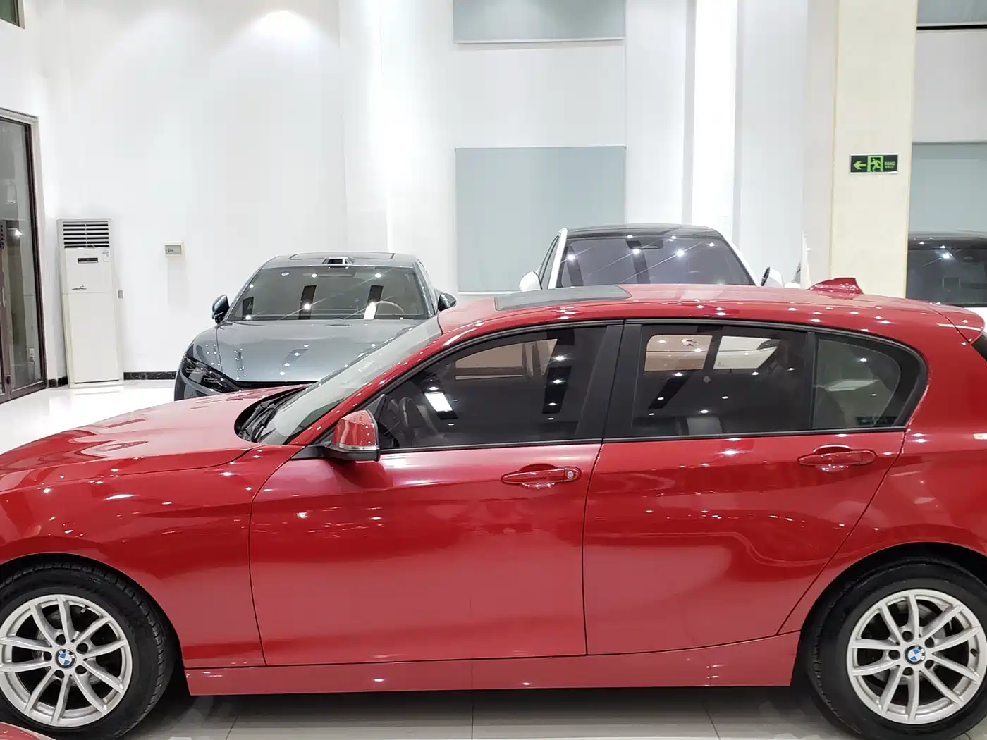 BMW 1 Series (Import) 2015 118i Leading фото 14