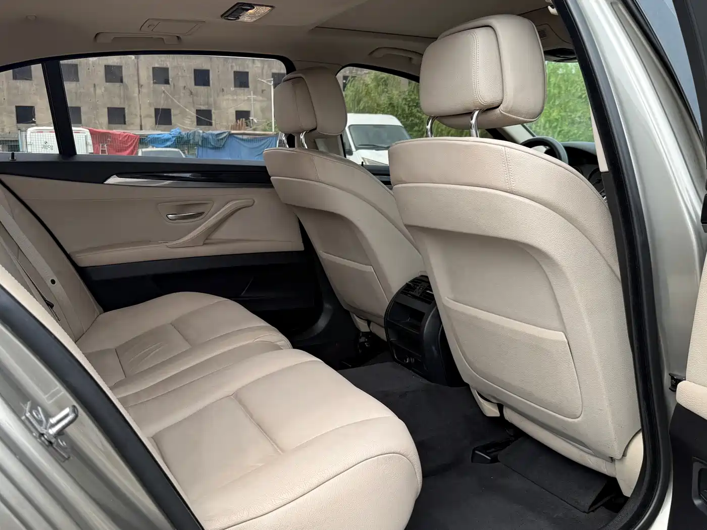 صورة 10 - BMW 5 Series
