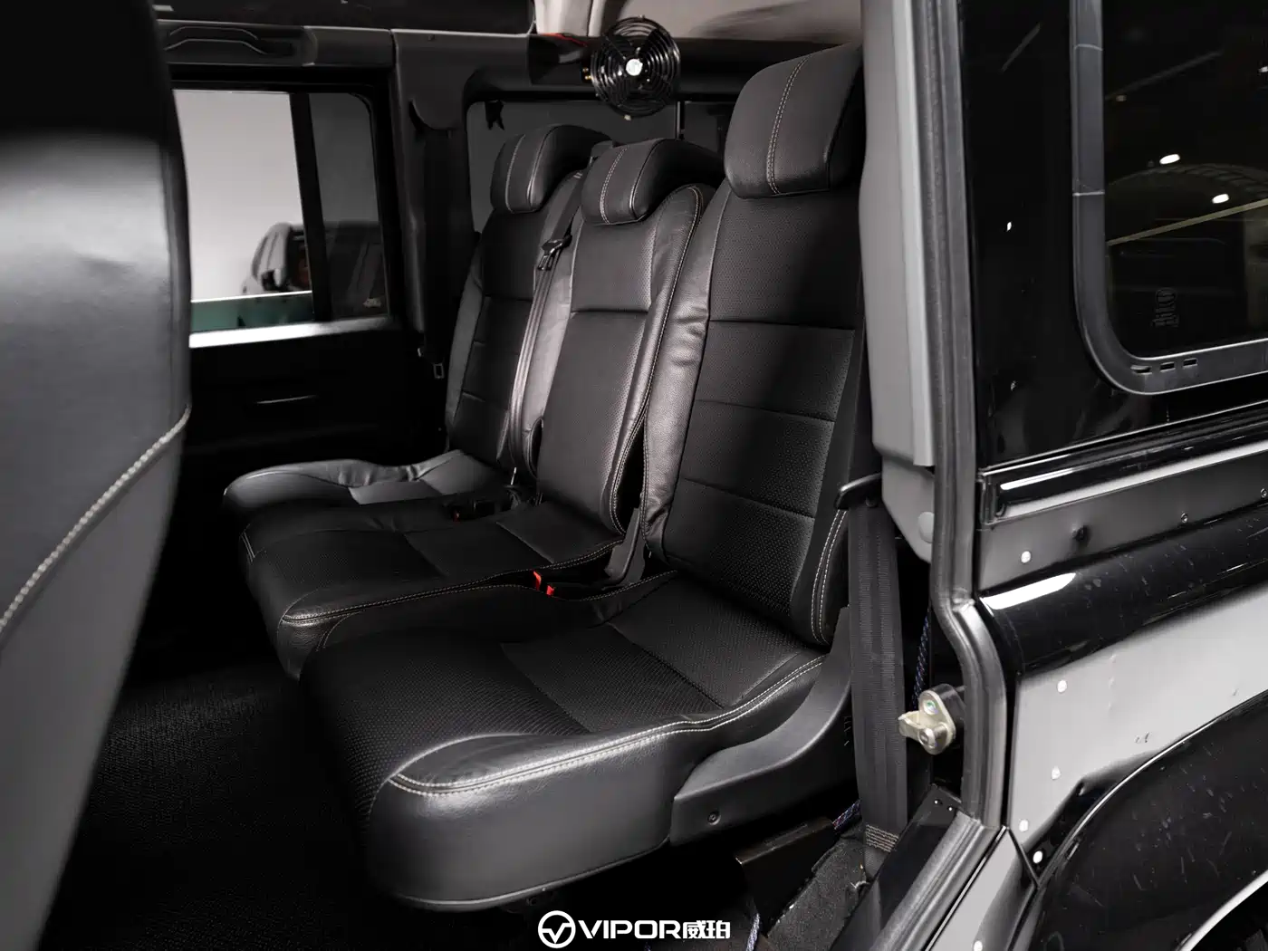 Land Rover Defender фото 8